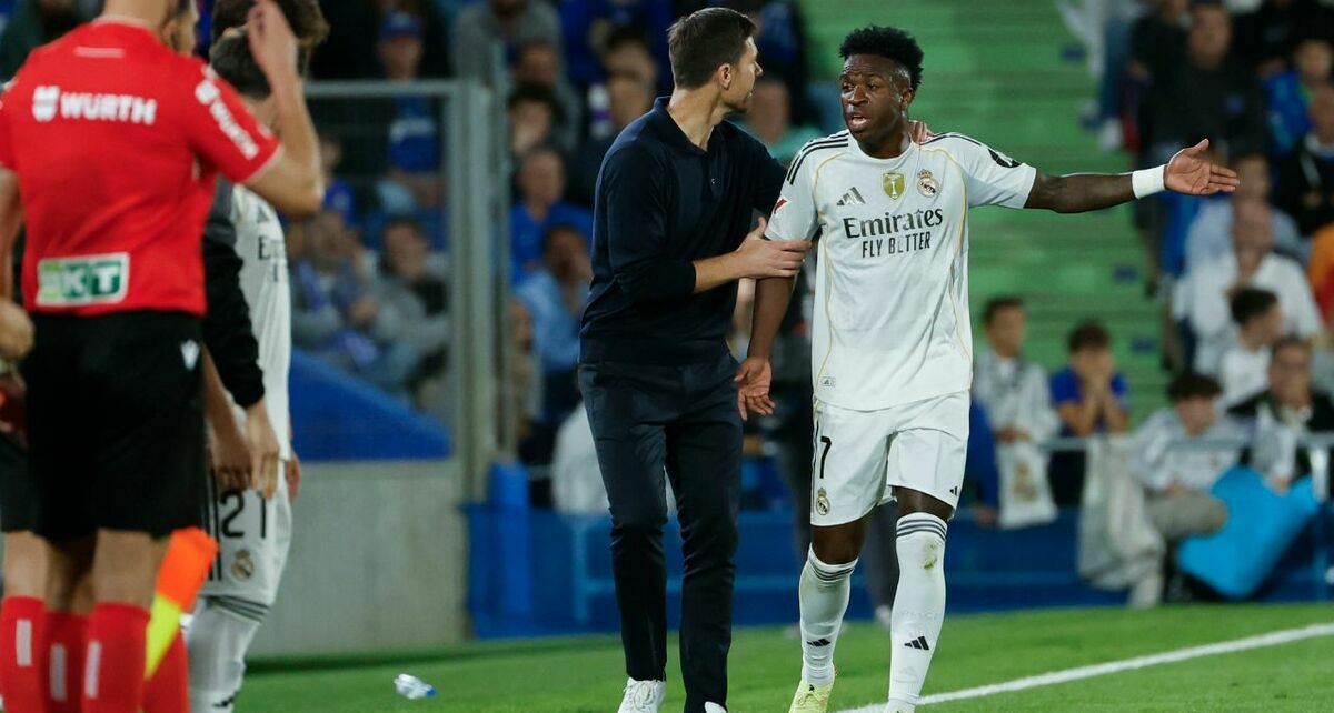 Vinícius junto a Xabi Alonso (EFE)