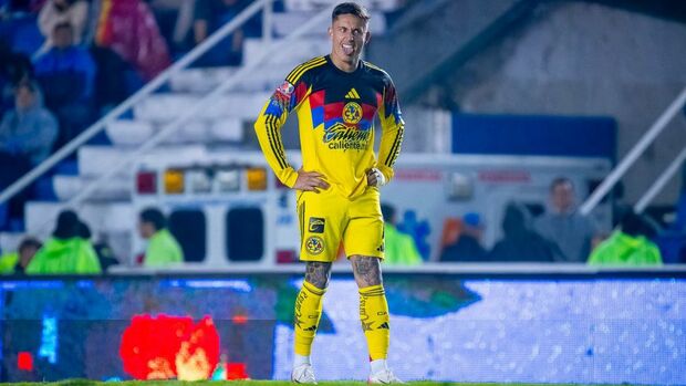 Brian Rodríguez con el jersey local del América (Imago7)