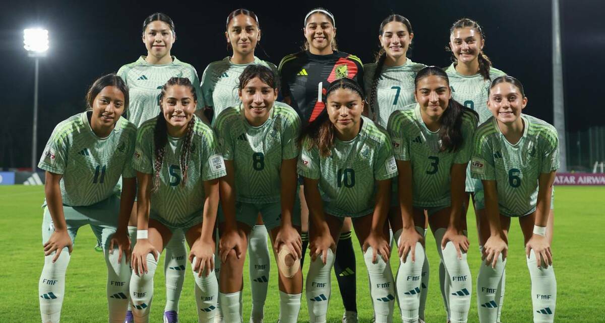 Jugadoras de México antes de un partido en el Mundial Femenil Sub 17 (@miseleccionfem)