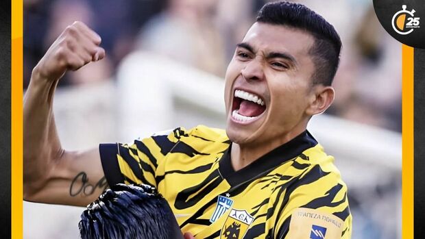 Orbelín Pineda va por el título de la Super League de Grecia con el AEK Athens (Foto: @orbelin90)