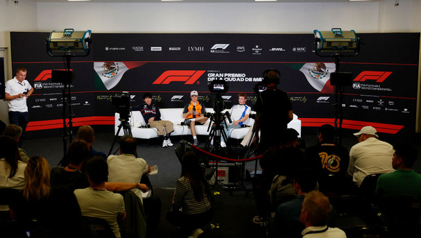 Oscar Piastri apareció en conferencia junto a Tsunoda y Lawson en México. (Foto: Reuters)