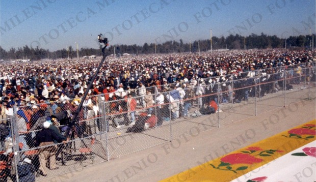 Entre aficionados y creyentes católicos se dieron cita para el gran evento. (Foto: Milenio)