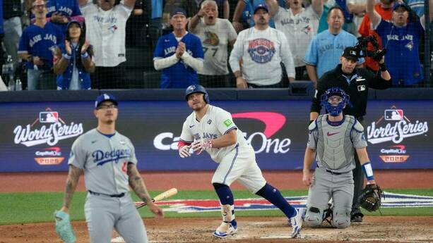 Alejandro Kirk hace historia en la Serie Mundial 2025 (Reuters)
