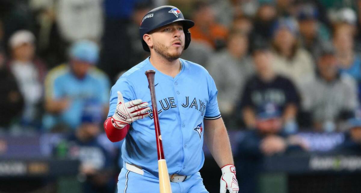 Alejandro Kirk se une a los mexicanos en Serie Mundial (Reuters)