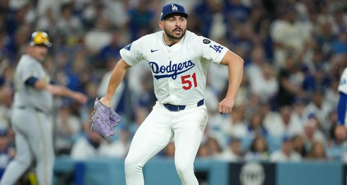 Alex Vesia se perdería la Serie Mundial, adelantó Dave Roberts (Reuters)
