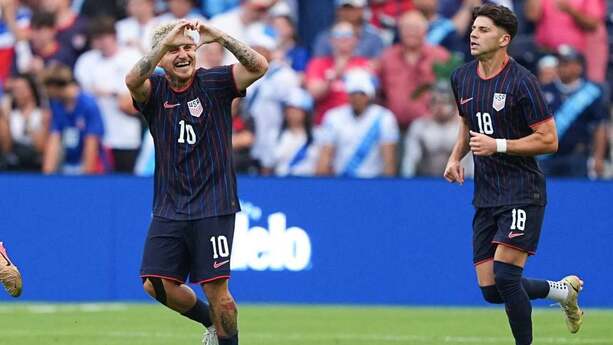 Diego Luna se está luciendo en la Copa Oro (AFP)