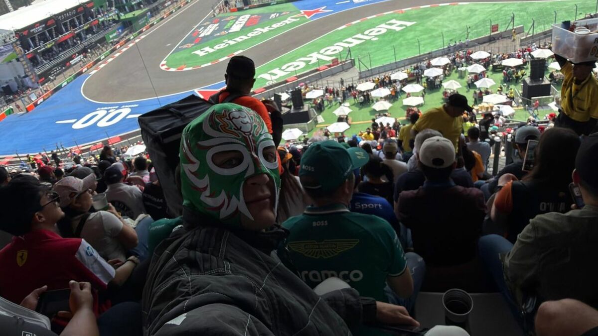 George Russell en la grada durante el GP de México (@GeorgeRussell63)