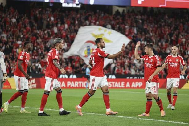 Benfica celebra uno de sus goles (EFE)