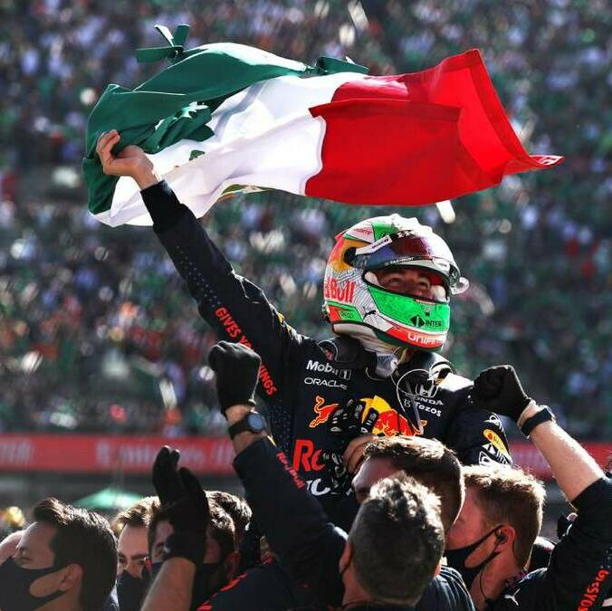 Checo Pérez tras alcanzar el podio en el GP de México 2023 (@schecoperez)
