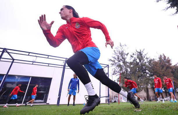 Campillo entrena con el equipo que lo vio nacer. (Foto: Chivas)