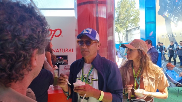Jorge Campos no se perdió el Gran Premio de México (mediotiempo)