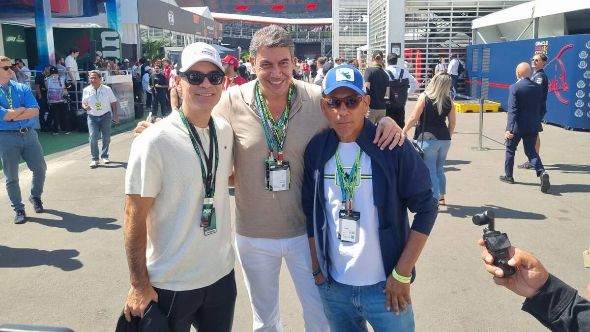 Grandes personalidades se dieron cita en el Autódromo Hermanos Rodríguez (mediotiempo)