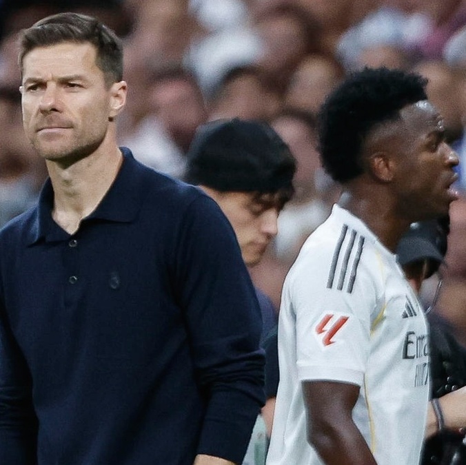 Vinícius generó polémica con el desplante que tuvo con Xabi Alonso (EFE)