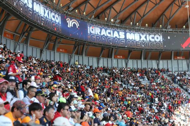 Afición en el Estadio GNP (Jorge Carballo)