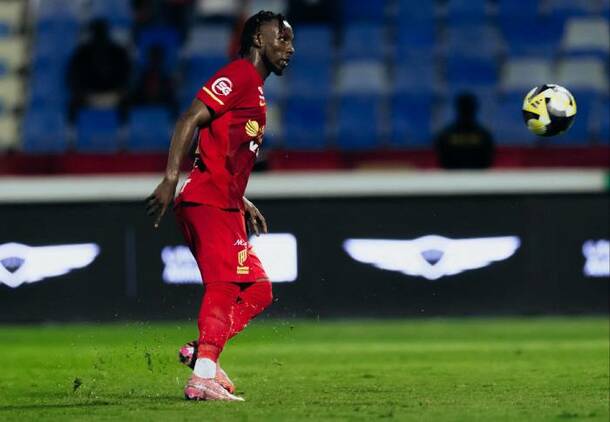 Así picó el balón Quiñones para su doblete (@alqadsiahEN)