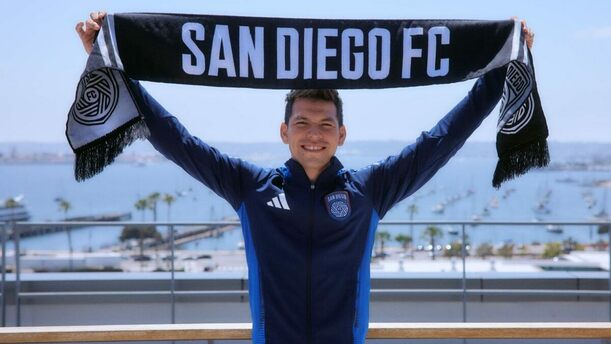 Chucky Lozano presume los colores de su equipo (San Diego FC)
