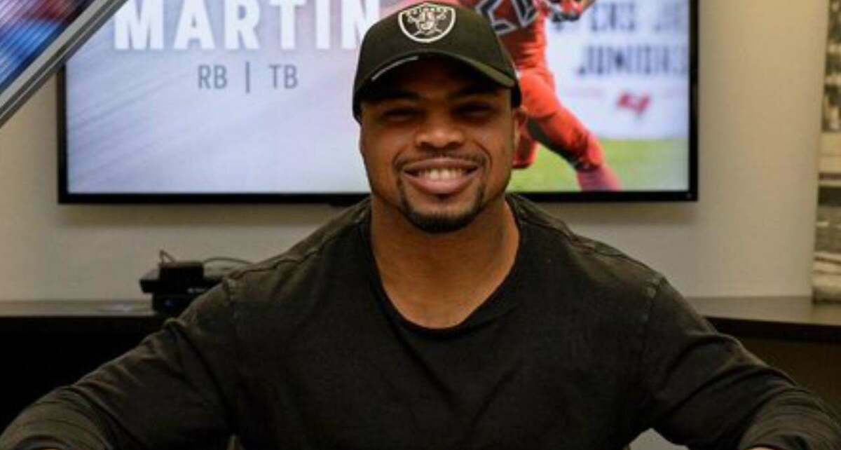 El fallecimiento de Doug Martin conmocionó a la NFL (@Raiders)