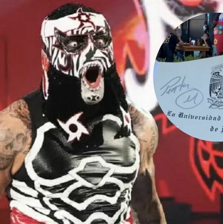 ¡Icónico! Estudiante de la UNAM le pide a Penta Zero Miedo que firme su título académico. (FOTO): Especial.