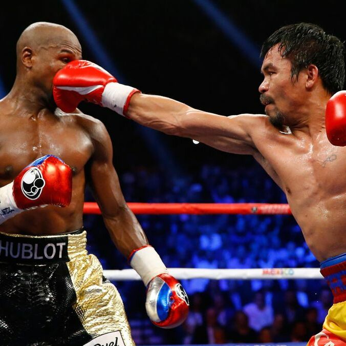 Pacquiao y Mayweather sostuvieron su único combate en 2015 (AFP)