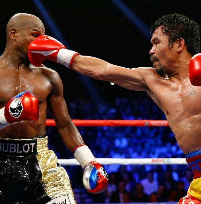 Pacquiao y Mayweather sostuvieron su único combate en 2015 (AFP)