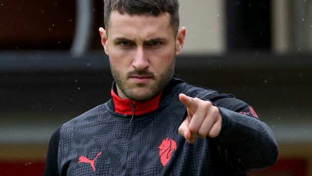 Santiago Gimenez en entrenamiento con el Milan (@Santgimenez_)