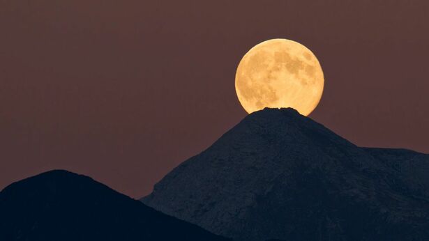 Superluna 2025: cómo y cuándo observar la luna más brillante del año este 7 de octubre| Canva