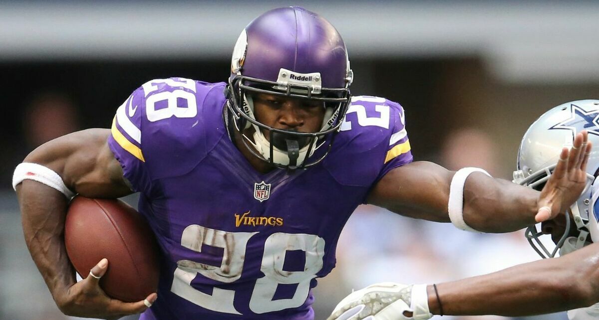Adrian Peterson fue arrestado por conducir ebrio tras salir de una casa de pokér. Foto: Reuters