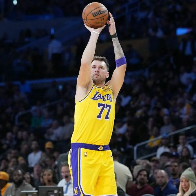 Luka Doncic, uno de los principales activos de los Lakers (Reuters)