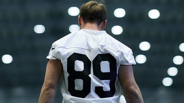 Brock Bowers, figura del equipo (@Raiders)