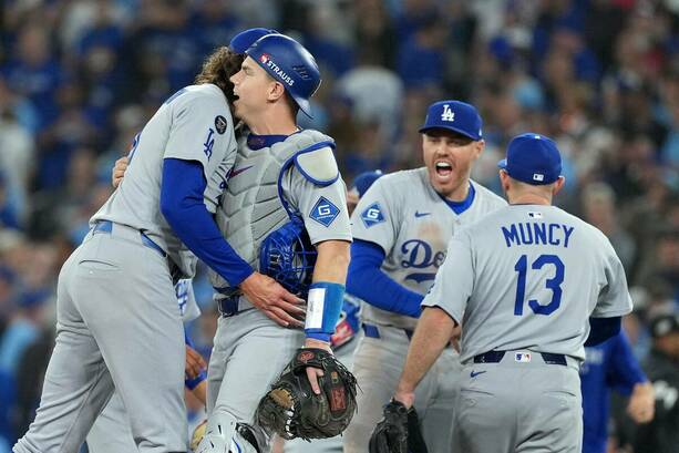 Dodgers obliga al Juego 7 ante Blue Jays / Reuters