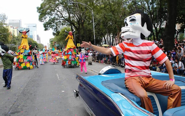desfile día de muertos en CDMX (@GobCDMX)