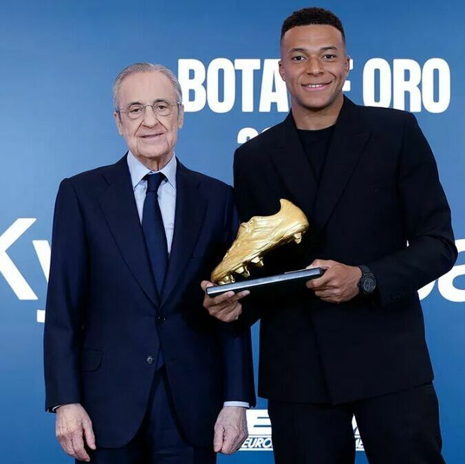 Florentino hizo entrega del Balón de Oro a Mbappé. (Foto: @RealMadrid)