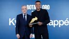 Florentino hizo entrega del Balón de Oro a Mbappé. (Foto: @RealMadrid)
