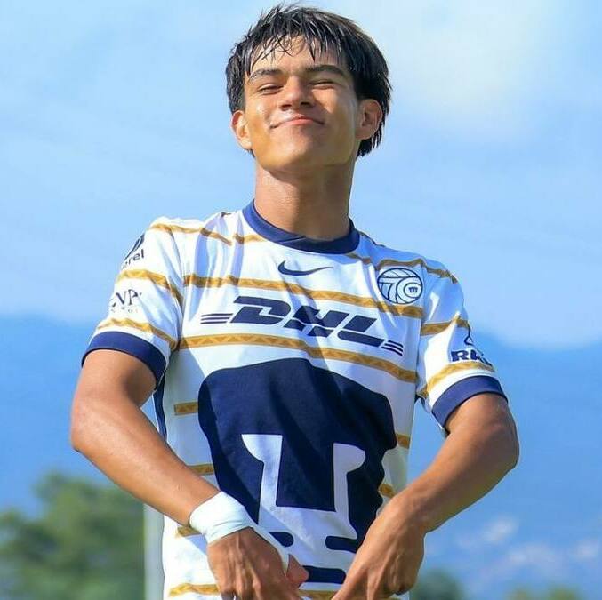 Humberto Mancilla celebra un gol (Pumas)