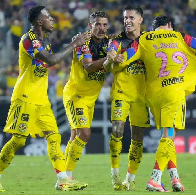 Jugadores de América en un partido de la Liga MX (Imago7)