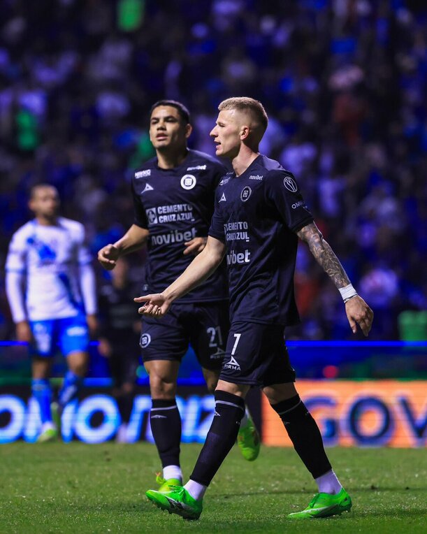 Mateusz Bogusz hizo el primer gol del partido