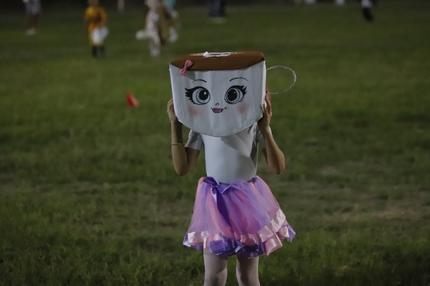 Una niña se disfrazó con la cabeza cubierta y así jugaba. (Foto: Facebook Academia Mazatlán FC Apodaca)