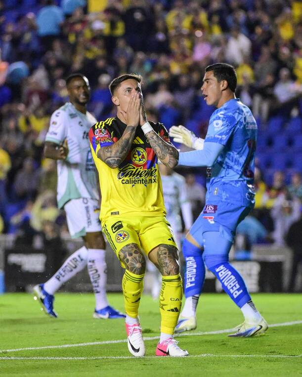 Brian Rodríguez se lamenta de una jugada (Imago7)