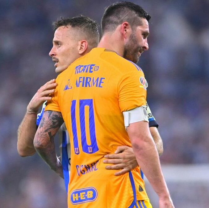 Canales y Gignac se abrazaron en un Clásico Regio. (Foto: Imago7)