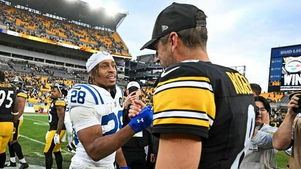 Aaron Rodgers colaboró con un touchdown (Reuters)