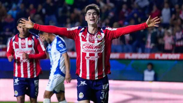 Armando González otra vez fue la figura de Chivas al darle el triunfo (Imago7)