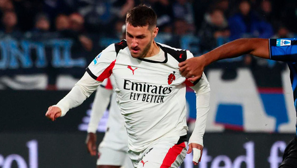 Santiago Gimenez se fue en blanco ante Atalanta. (Foto: EFE)