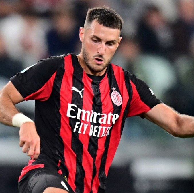 Santiago Gimenez se perdió el Milan vs Roma de la Serie A (Reuters)