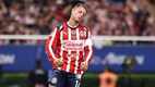 Chicharito, con más pena que gloria en Chivas (Imago7)
