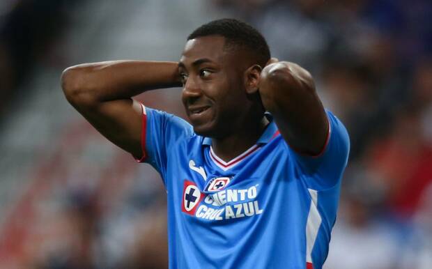 Gonzalo Carneiro causa baja de Cruz Azul por lesión (Imago7)