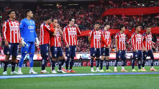 Jugadores de Chivas en el Clásico Tapatío (Imago7)
