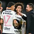 Jugadores de Pumas hablan con Efraín Juárez (Imago7)