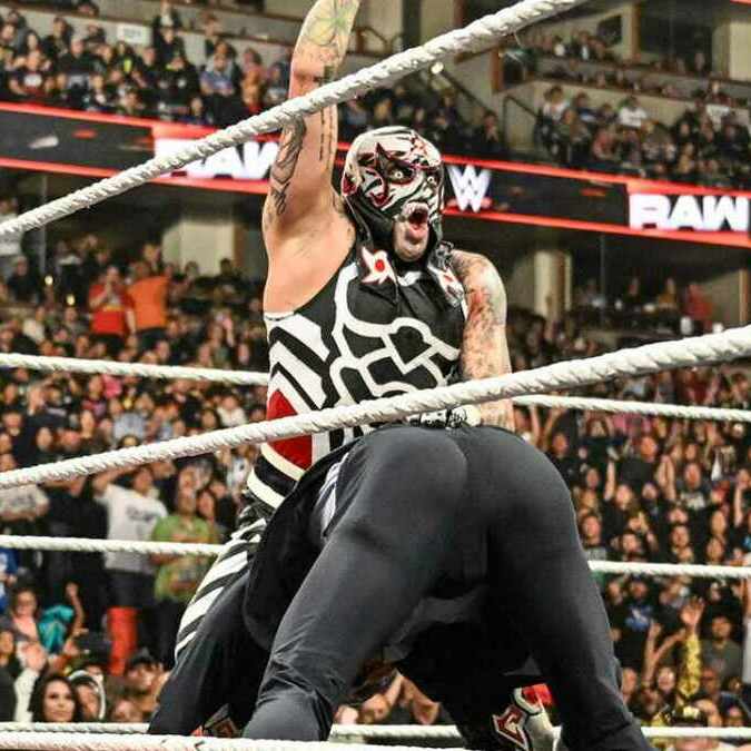 Penta se impuso a El Grande Americano con un Mexican Destroyer (WWE)