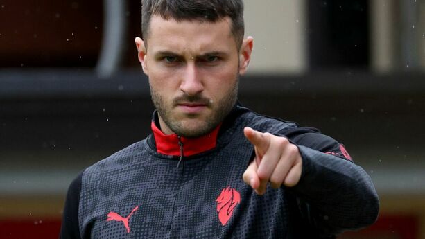 Santiago Gimenez en entrenamiento con el Milan (@Santgimenez_)