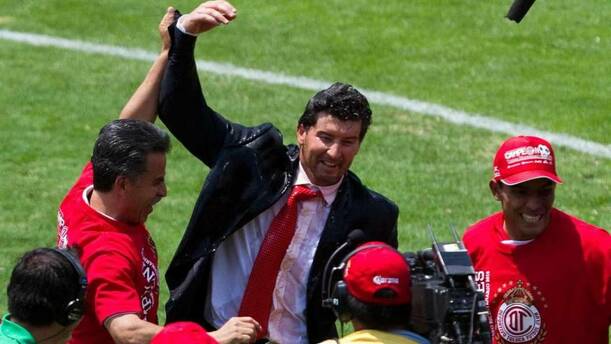Chepo de la Torre celebra el título con Toluca (Mexsport)